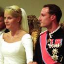 Brudeparet under seremonien (Foto: Bjørn Sigurdsøn, Scanpix)